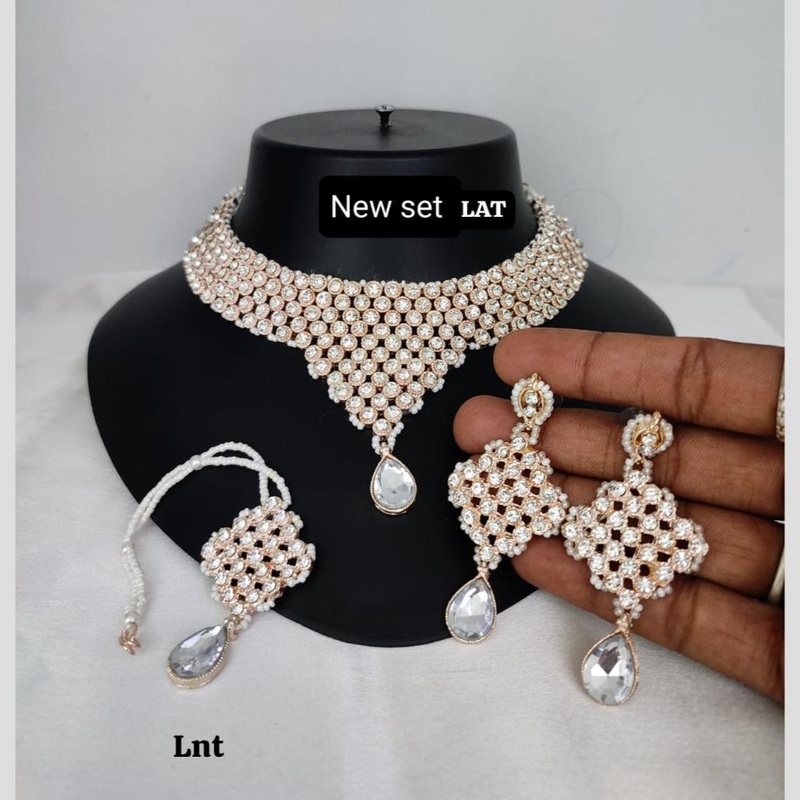 Lucentarts Jewellery Light Gold Plated Austrian Stone Necklace Set