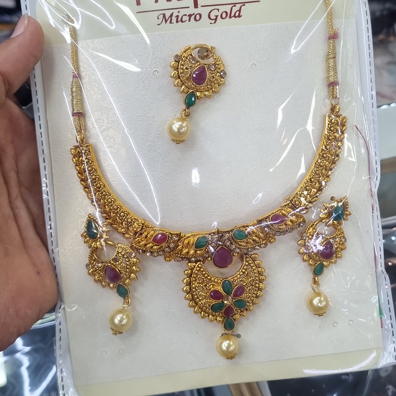 Naitika Arts Gold Plated Pota Stone And Pearl Necklace Set