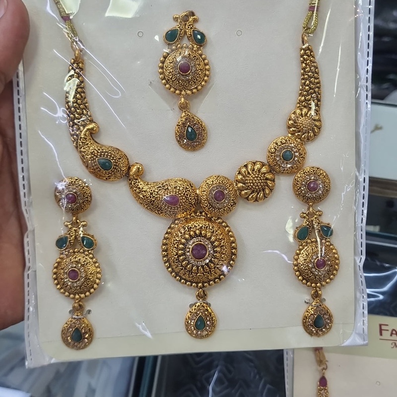 Naitika Arts Gold Plated Pota Stone Necklace Set