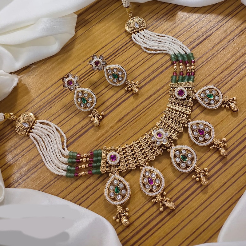Lucentarts Jewellery Gold Plated Pota Stone And Pearls  Necklace Set