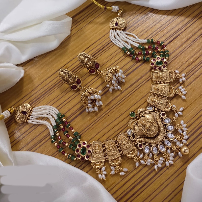 Lucentarts Jewellery Gold Plated Pota Stone And Pearls Temple  Necklace Set