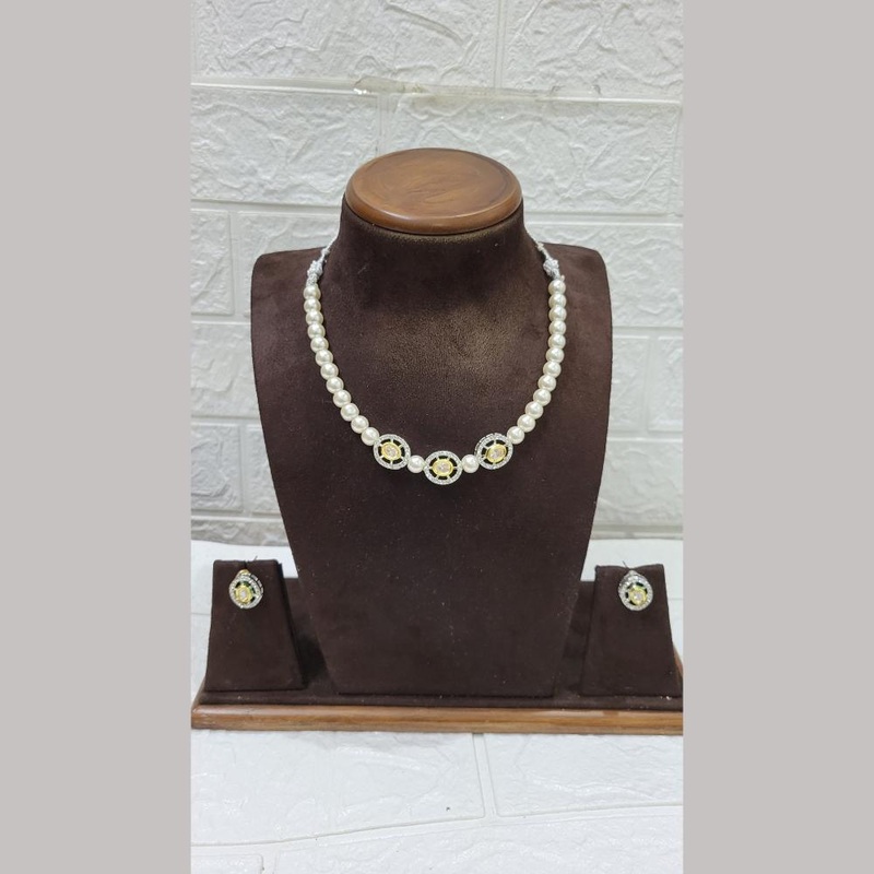 FS Collection Elegant Pearl and Austrian Stone Necklace Set