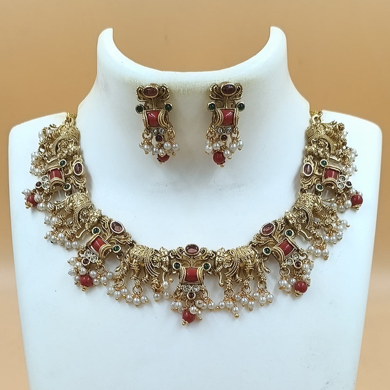 Joyful Jewel Art Matte Gold Plated Pota Stone And Pearl Necklace Set